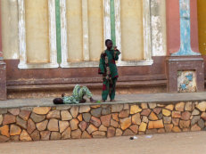 vor der Bunten Moschee in Porto Novo