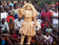 Maskentanz in der Altstadt von Bobo Dioulasso