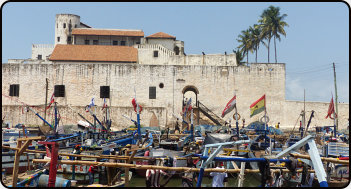 Burgen wie in Elmina erinnern an die Sklavengeschichte des Landes