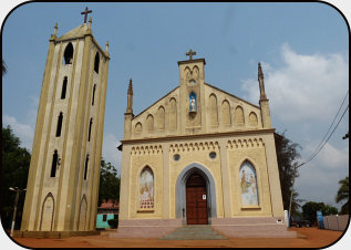 Die katholische Kirche aus der deutschen Kolonialzeit in Togoville