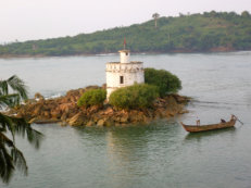 Bucht und Leuchtturm in Dixcove