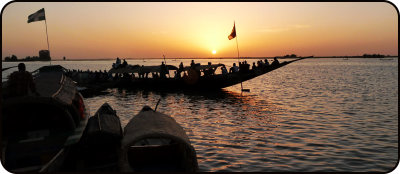 Sonnenuntergang im Hafen von Mopti