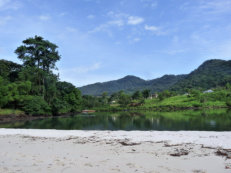 am Strand von River No. 2