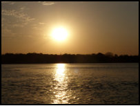 Sonnenaufgang am Gambia-Fluss