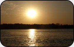 Sonnenaufgang am Gambia Fluss