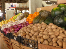 Auf dem Kermel Markt in Dakar