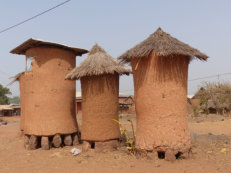 clay granaries in Niofouin