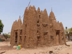 ancient mud mosque in Kouto