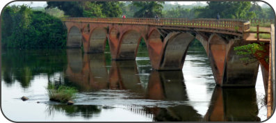 alte Brücke aus der Kolonialzeit über den Sassandra-Fluss